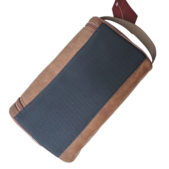 Perry Ellis Portfolio Faux Leather Compact Hanging Travel Kit - Picture 8 of 11